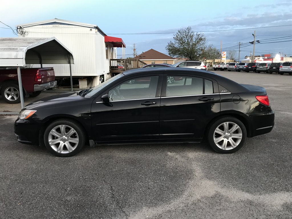 2013 Chrysler 200 Touring's photo