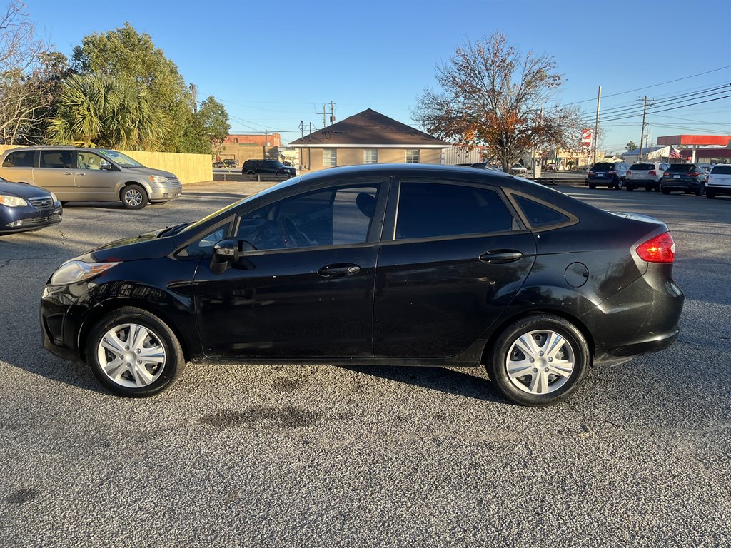 2013 Ford Fiesta SE's photo