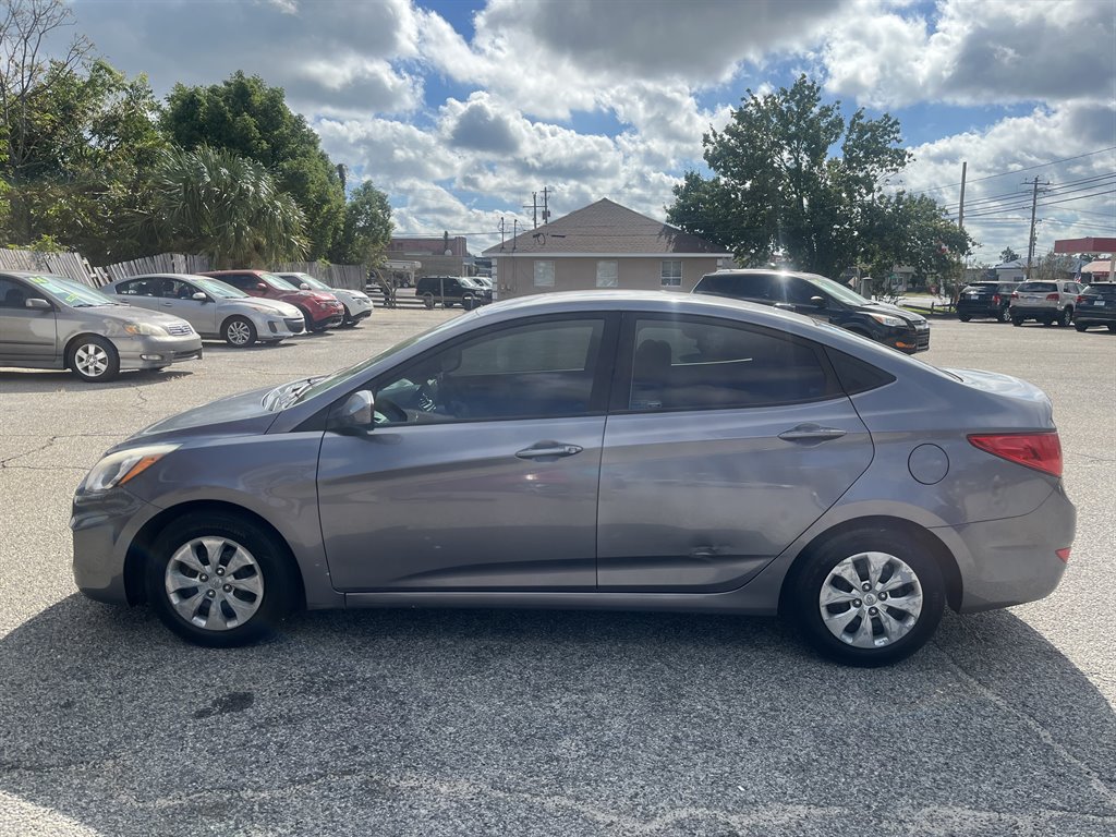 2016 Hyundai Accent SE's photo